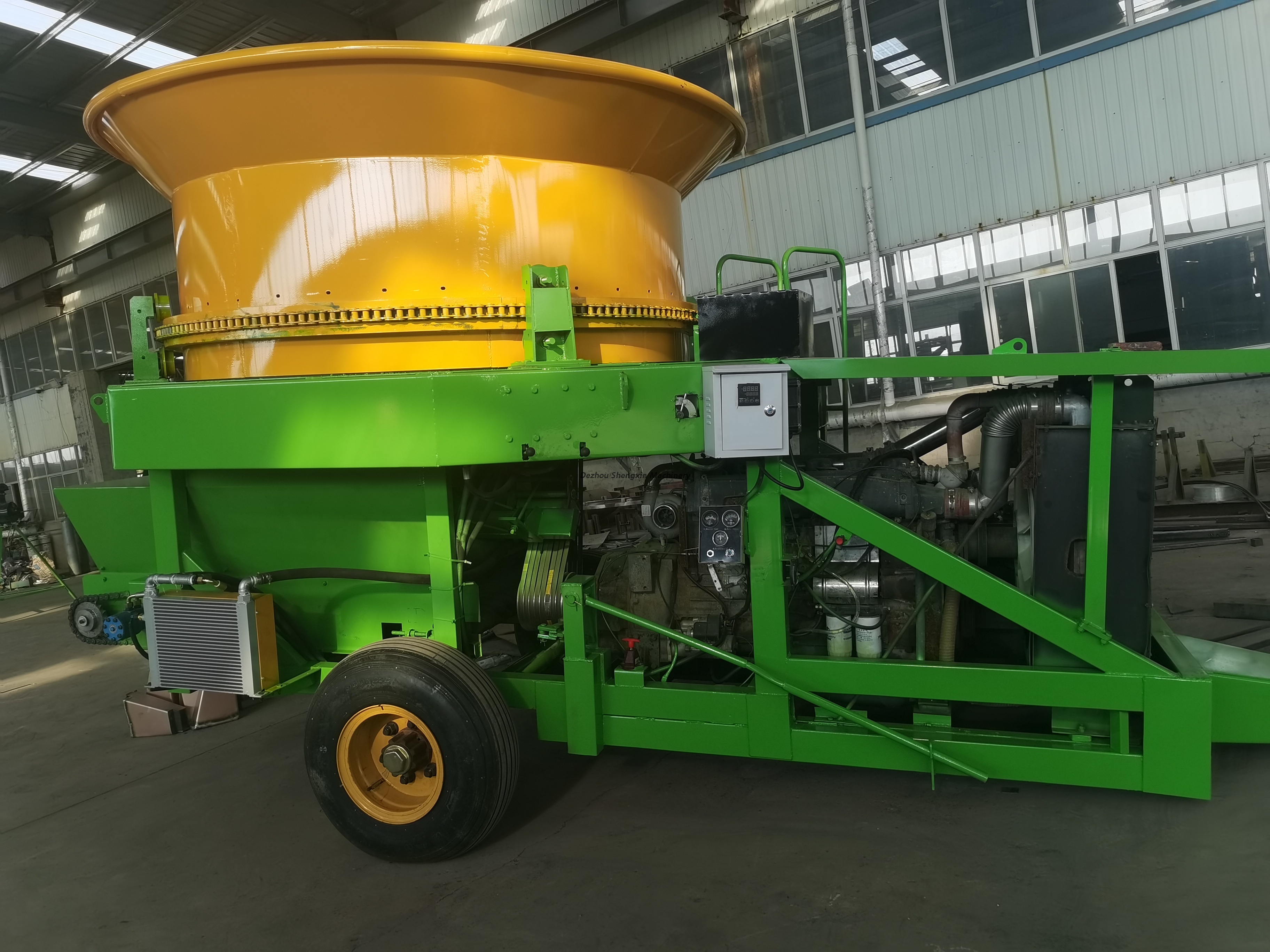 Broyeur de paille rotatif mobile &agrave; moteur diesel 4 &agrave; 6 t/h pour le traitement de l'ensilage &agrave; la ferme